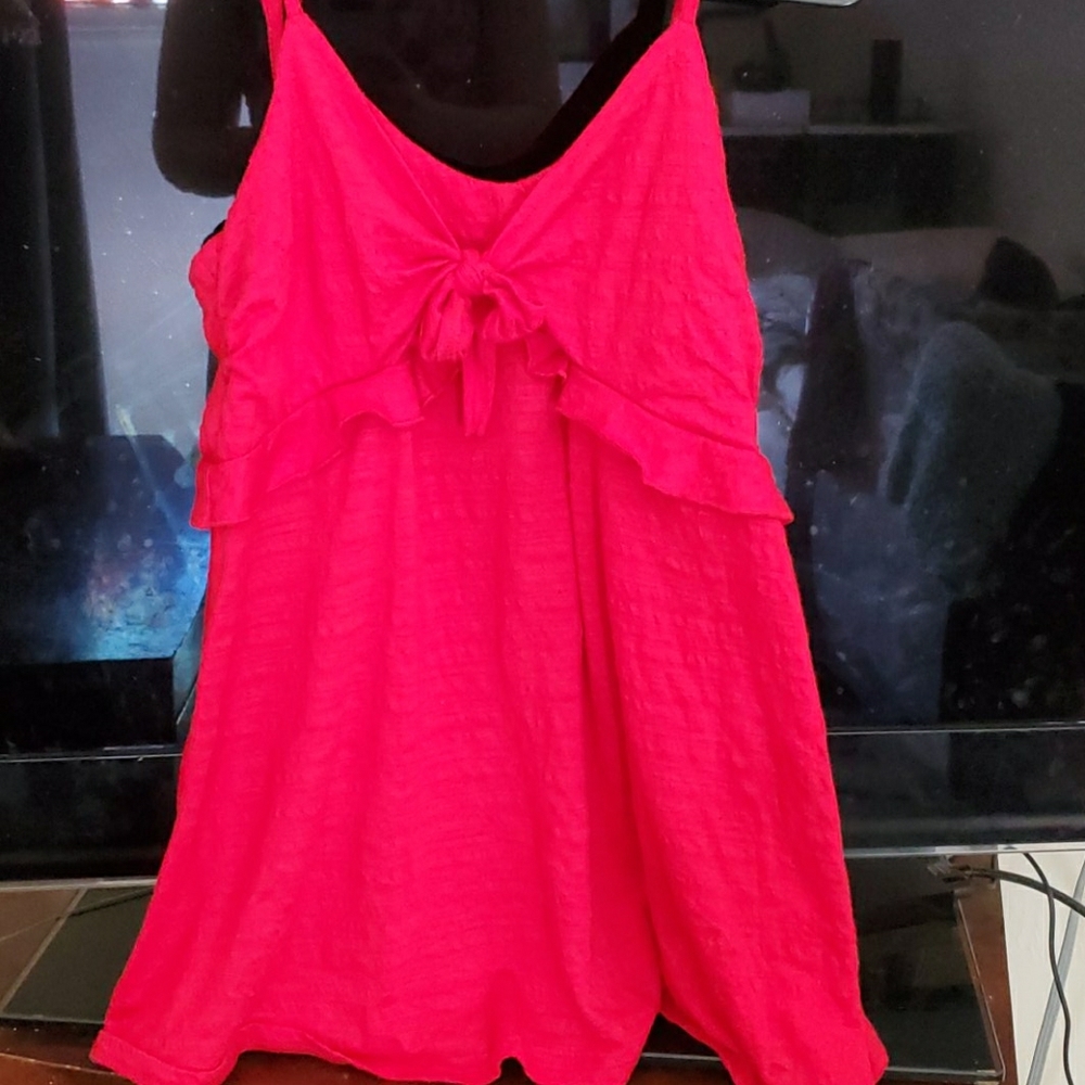 Jessica Simpson flowy maternity top.